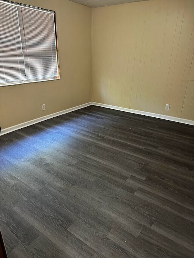 Building Photo - MOVE IN SPECIAL!! FIRST MONTH RENT FREE! CALL US TODAY!