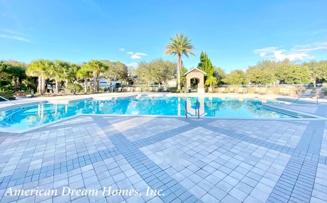 Building Photo - Beautiful Lake View Home!