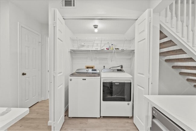 Building Photo - 16532 Holly Trail Dr