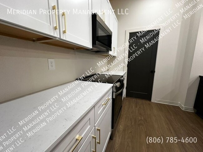 Building Photo - 5912 Erskine St