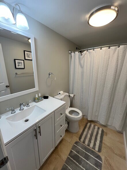 Building Photo - 32 Pine Grove Ave