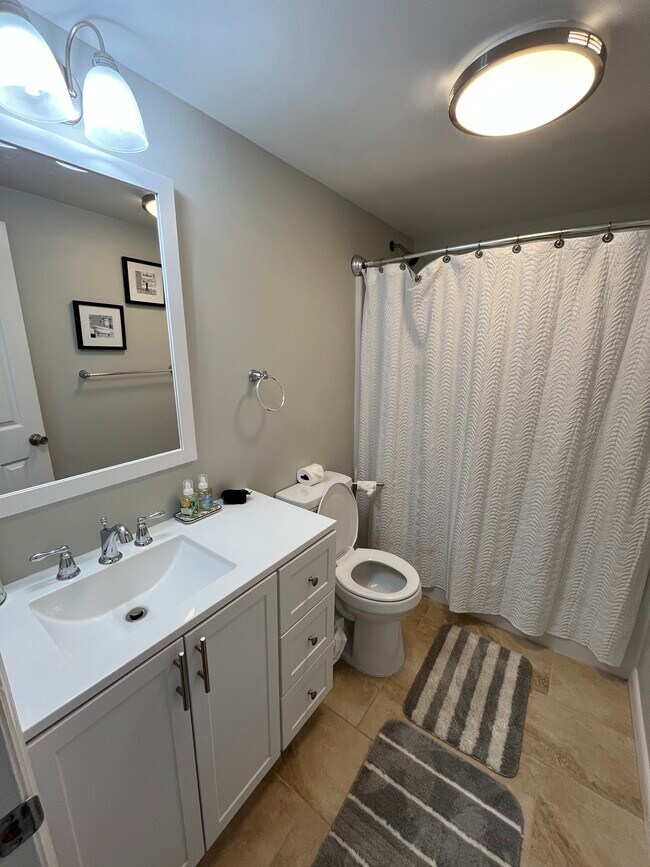 Building Photo - 32 Pine Grove Ave