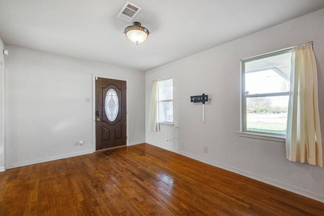 Building Photo - 4313 Bonnie Dr