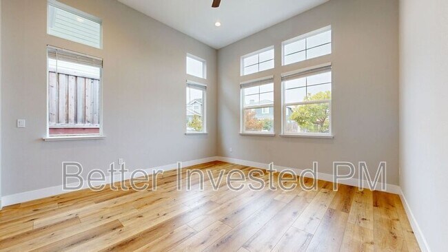 Building Photo - 1807 Palisades Dr