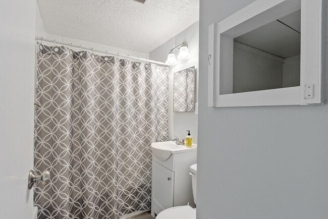 Building Photo - 31 Marion Rd