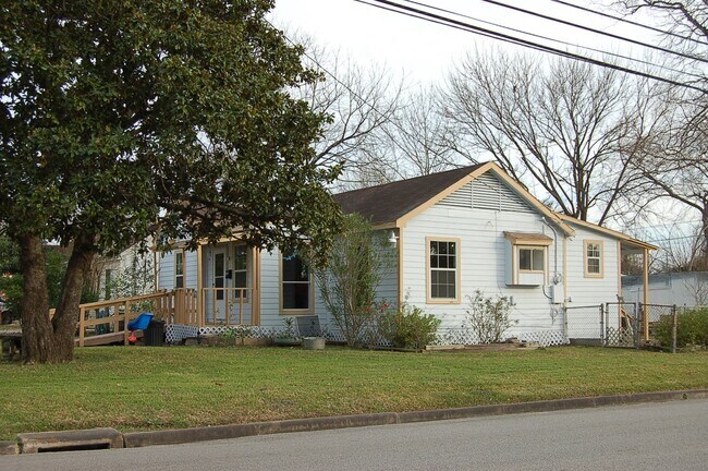 Building Photo - 7304 Kinney St