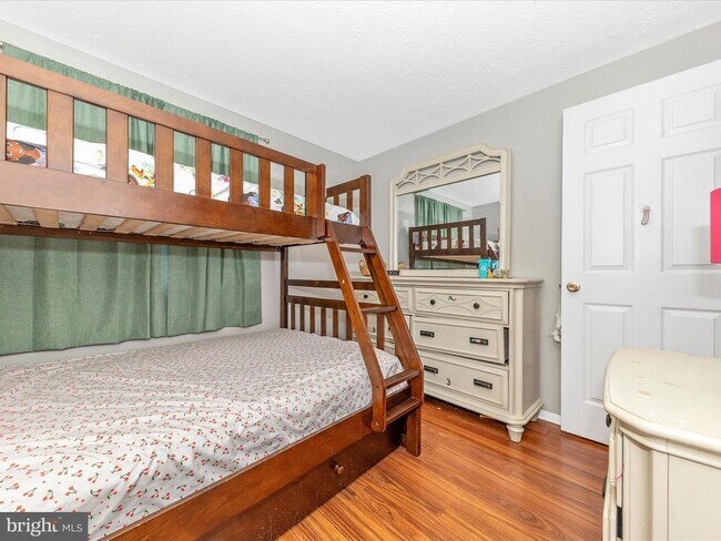 Building Photo - 12461 Quail Woods Dr