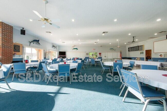 Building Photo - 2235 Silver Re Dr