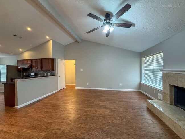 Building Photo - 530 Belwin Dr