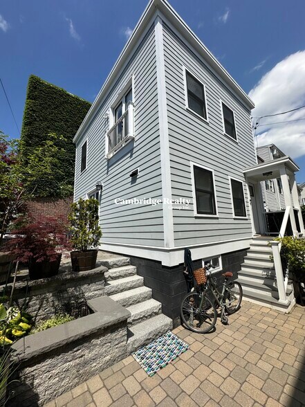Building Photo - 35 Porter St