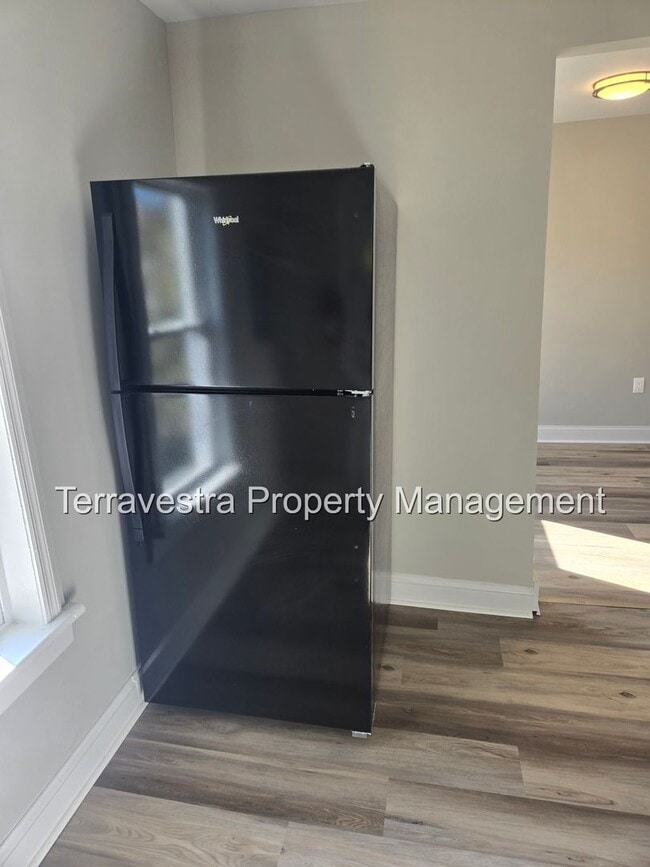 Building Photo - 209 N 3rd St