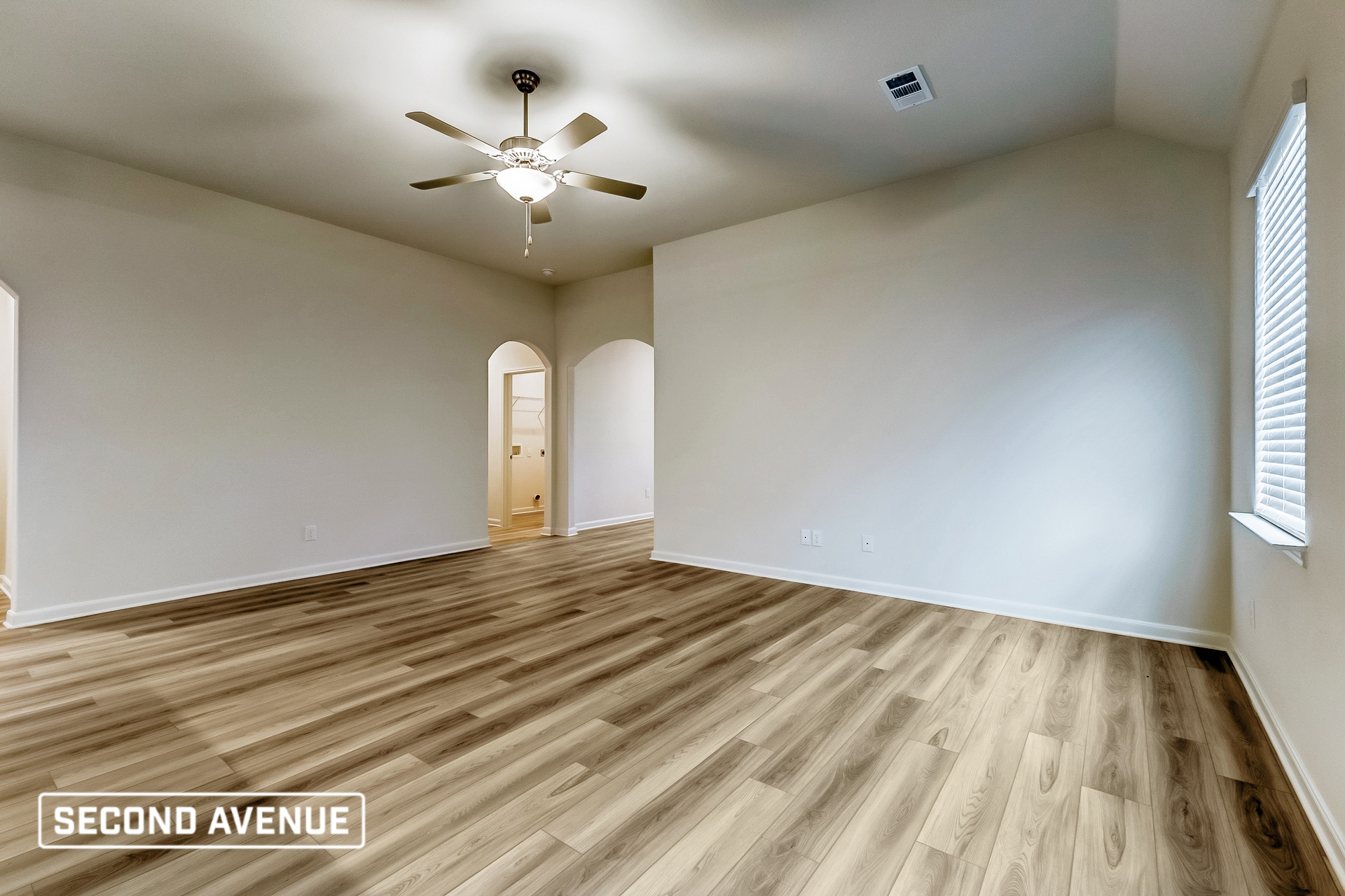 Building Photo - 1400 Woodwinds Dr