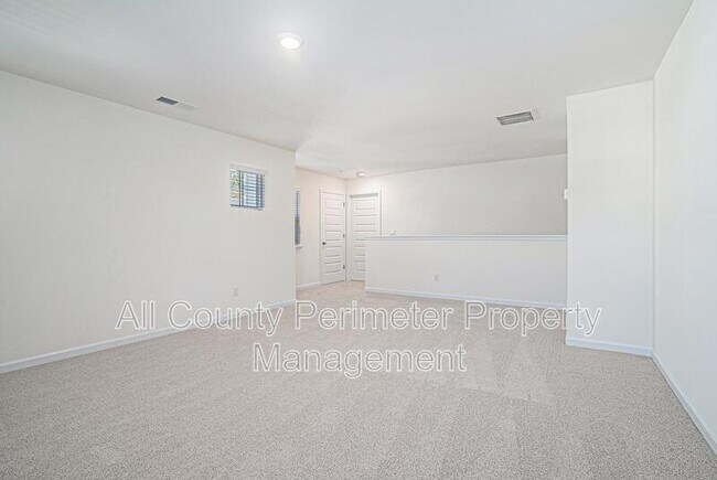Building Photo - 607 Silver Moon Dr
