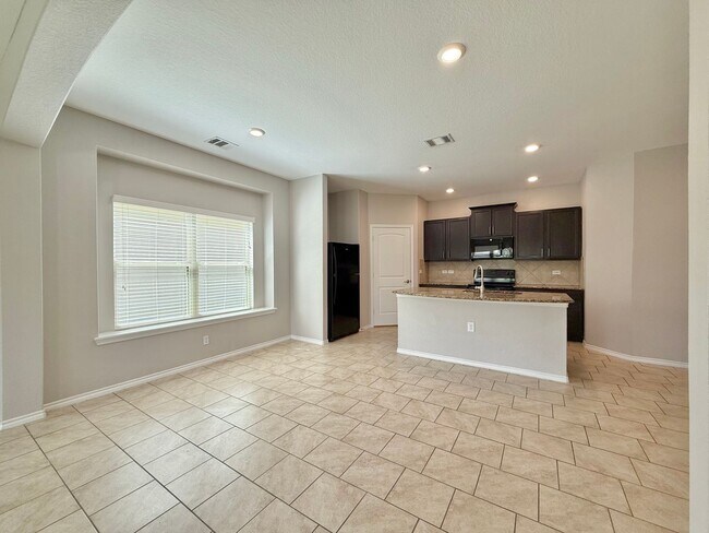 Building Photo - Northeast Crossing Neighborhood. Close to ...