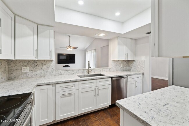 Building Photo - 5601 N 79th St