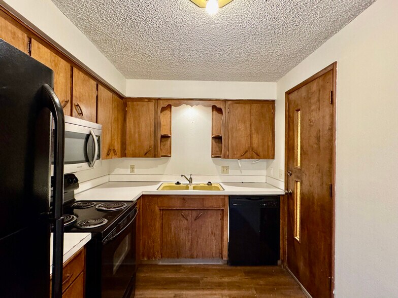 Building Photo - 510 E Dalke Ave