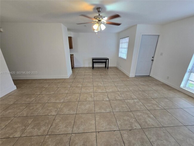 Building Photo - 812 SW 13th St