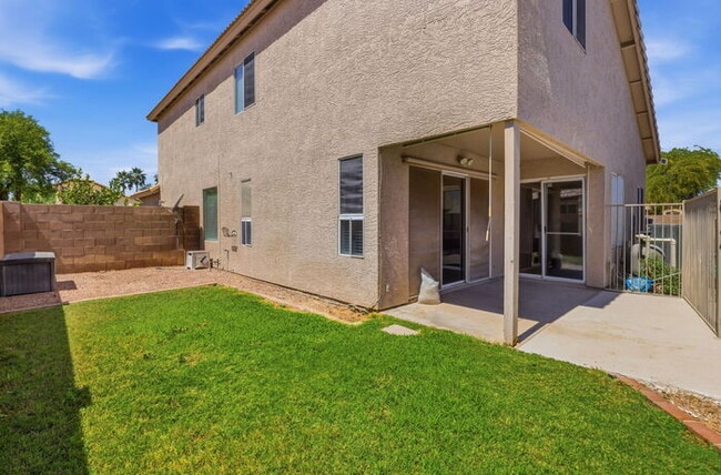 Building Photo - 1295 N Blackstone Dr