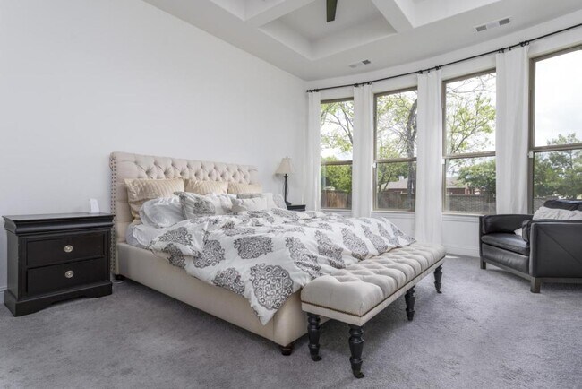 Building Photo - 2302 Royal Dove Ln