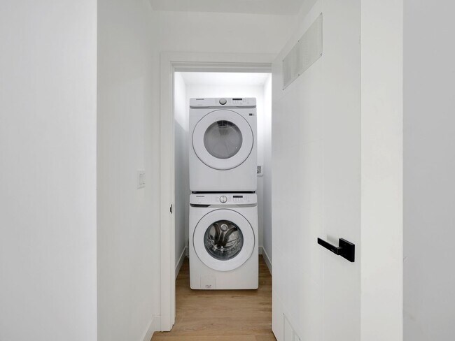 Building Photo - 1856 Redondo Blvd