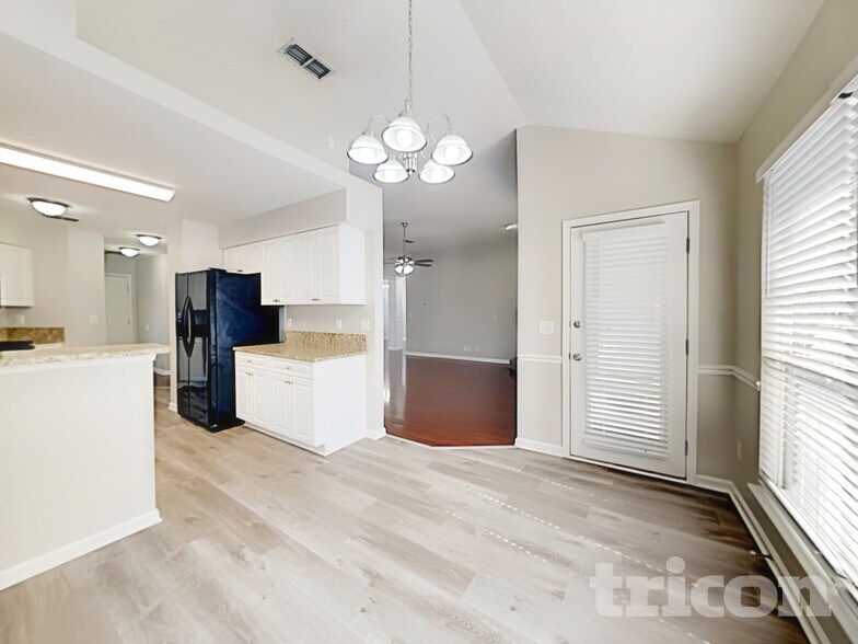 Building Photo - 838 Poydras Ln W