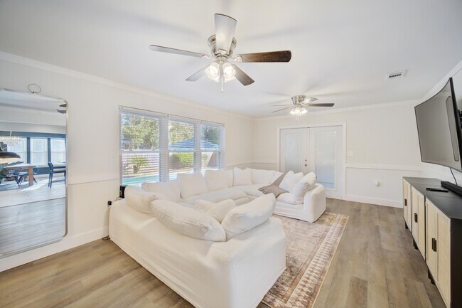 Building Photo - 1024 Juniper Ave