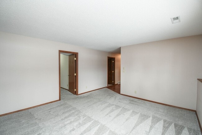 Building Photo - Spacious 5-Bedroom Split-Level in Southwest Sioux Falls with 4-Season Room & Fenced Yard!