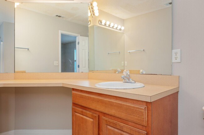 Building Photo - 546 Tikell Dr