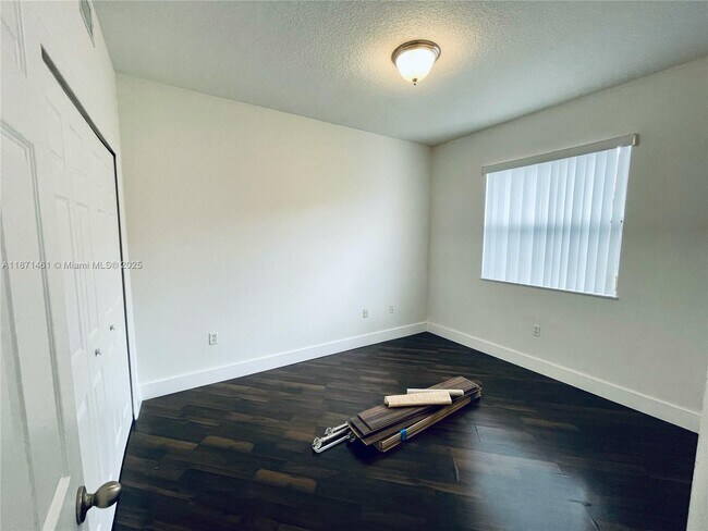 Building Photo - 6560 NW 114th Ave