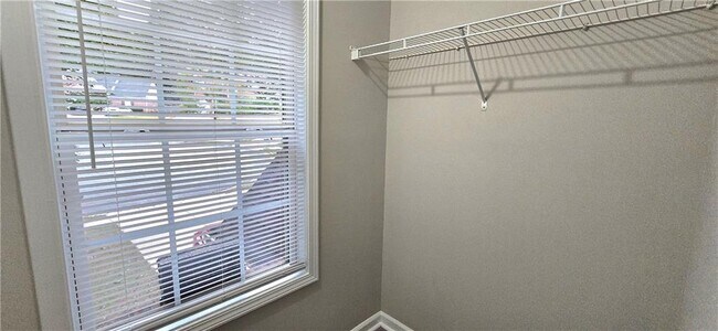 Building Photo - 610 James Ridge Dr