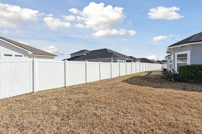 Building Photo - Spacious 5-Bedroom Home with Office, Den & Included Electric!