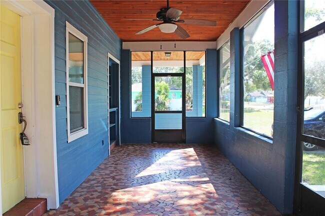 Building Photo - 1718 E Elm Rd