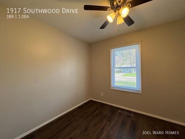 Building Photo - 1917 Southwood Dr