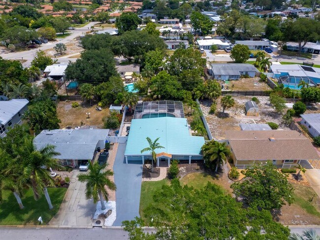 Building Photo - 3115 Bay Dr