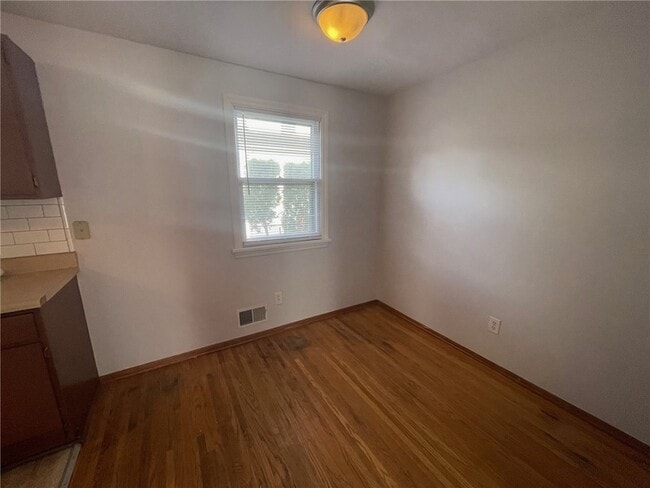 Building Photo - 214 E Spruce St