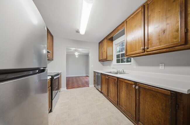 Building Photo - 3 Bedroom 2 Bathroom Single Family Home located in NW Tallahassee!