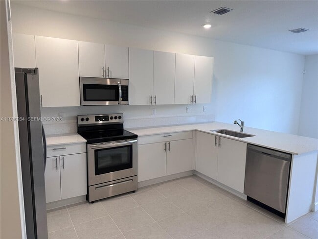 Building Photo - 2671 SE 10th St