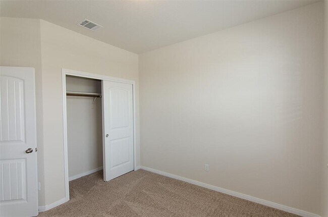 Building Photo - 117 Naset Dr