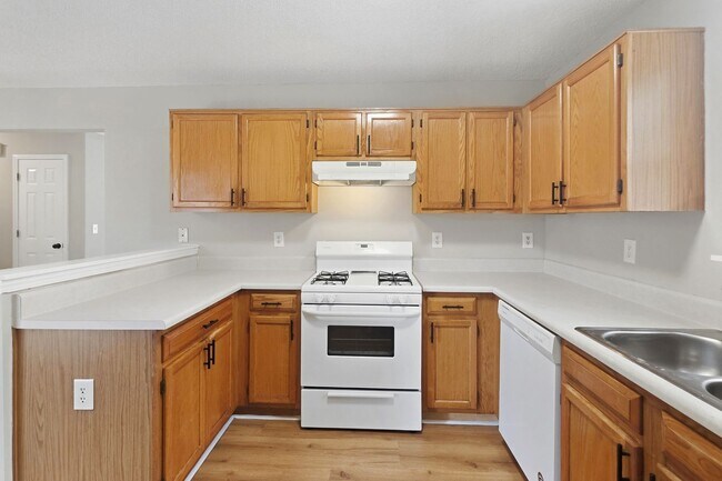 Building Photo - Spacious 4BR Home with Private In-Law Suite in Powder Springs
