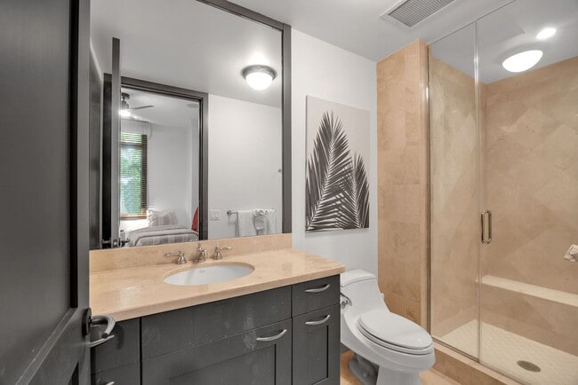 Building Photo - Luxury 3-Bed Condo at Coconut Grove. Ocean Views. Nov 1