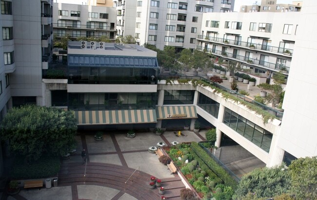 Building Photo - Beautiful 2 BR 2BA 2 story condo with laun...