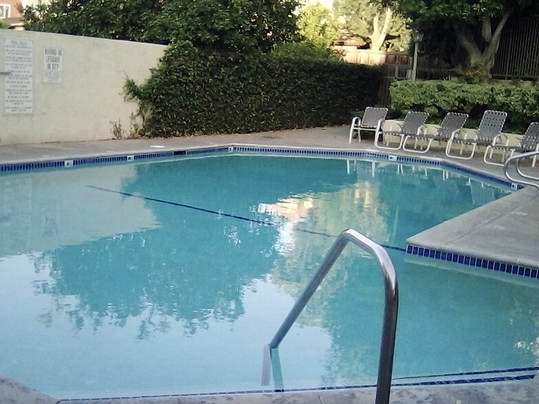 Heated Pool - 15059 Sherman Way