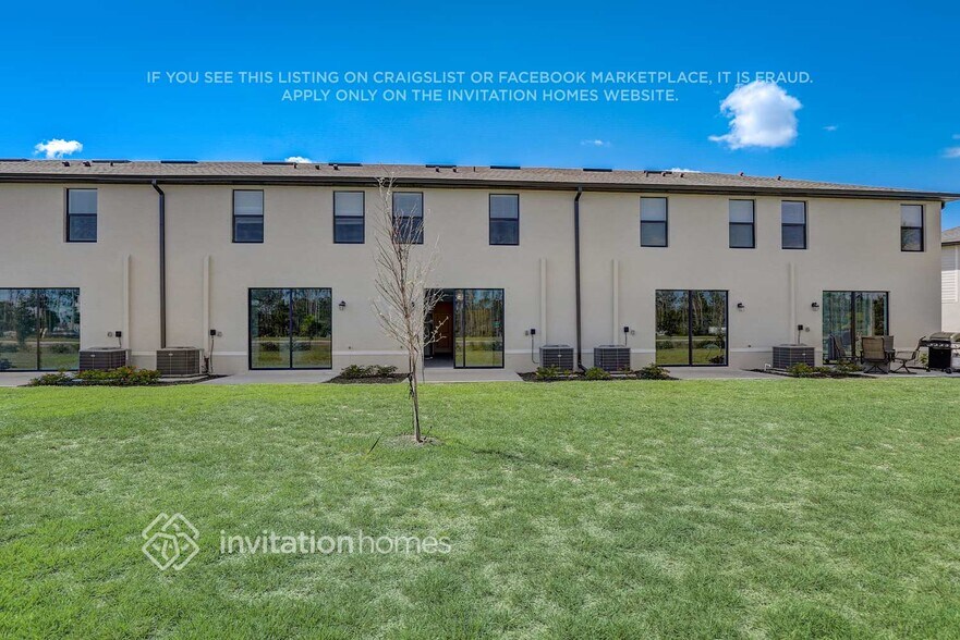 Building Photo - 2077 E Landings Wy