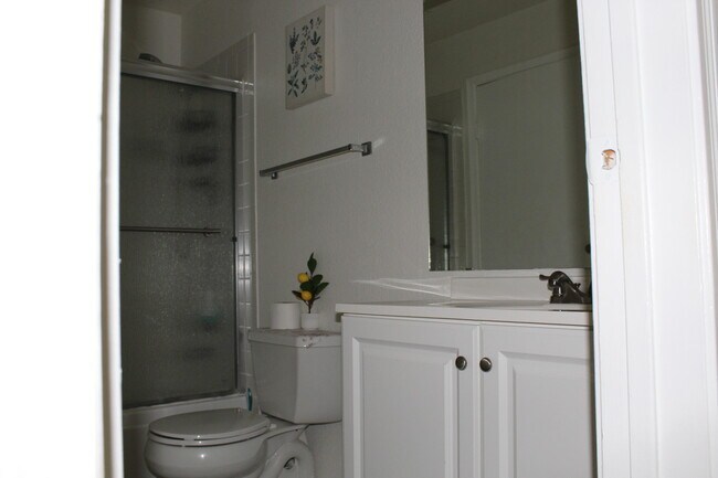 Building Photo - 899 Riverside Dr