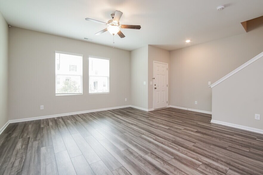 Building Photo - 542 Landing View Dr