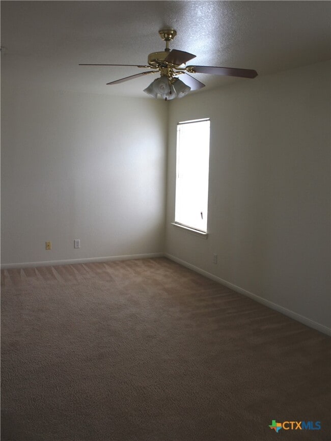 Building Photo - 1402 Chips Dr