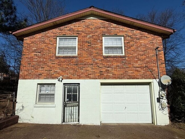 Building Photo - Renovated Multi-Story Brick House in East Nashville - Fenced in Yard