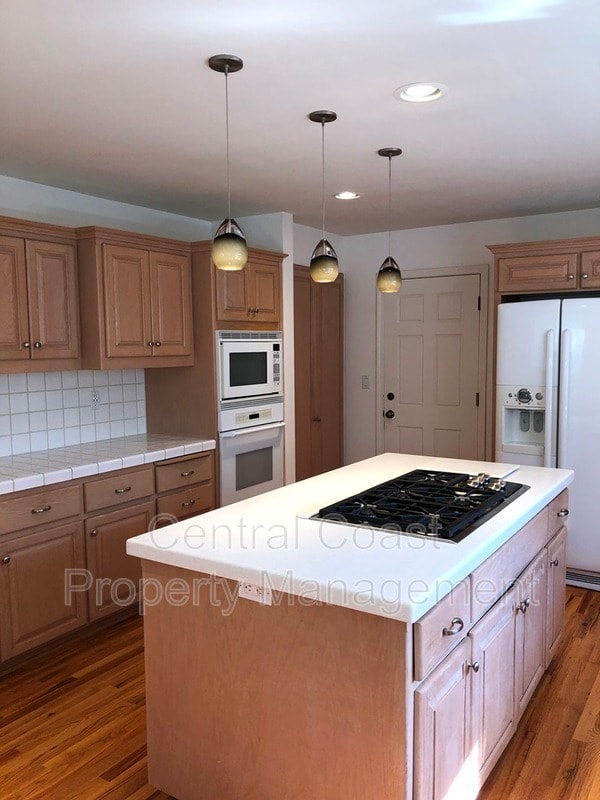 Building Photo - 2884 Sloat Rd