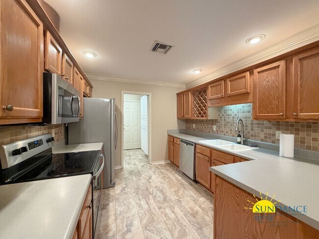 Building Photo - Charming 4BR Home in Fort Walton Beach Near Eglin AFB & Hurlburt Field!