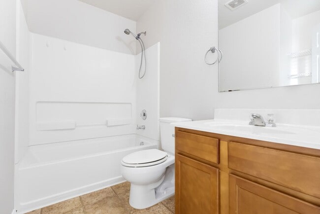 Building Photo - Charming Home Awaits: Spacious & Modern Living in a Prime Location